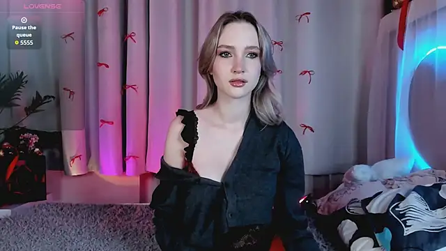 EllaBloom online show from 01-07-26, 01:38