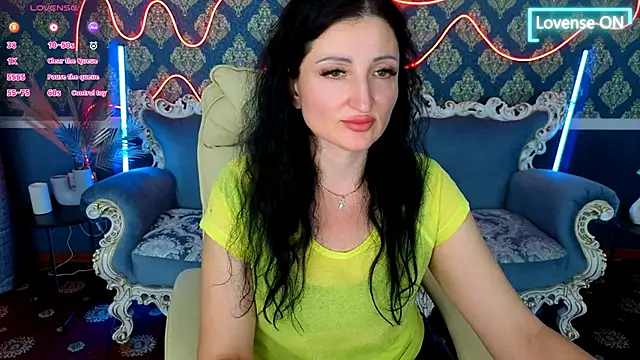 MissRossi online show from 11-17-25, 01:37