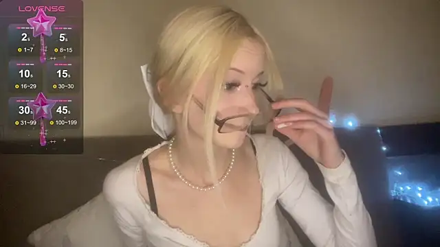 kittywithu online show from 11-19-25, 11:43