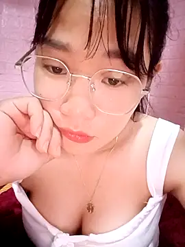 Snapshot of Maimai00 chatting on 10-03-25, 12:03 Maimai00 online show from 10-03-25, 12:03