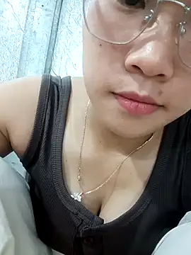 Snapshot of Maimai00 chatting on 09-17-25, 05:09 Maimai00 online show from 09-17-25, 05:09