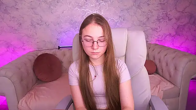 ArrinaWairr online show from 12-18-25, 09:03