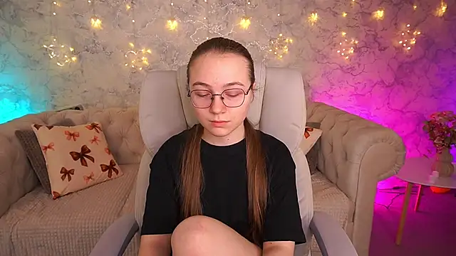 ArrinaWairr online show from 03-25-26, 07:19