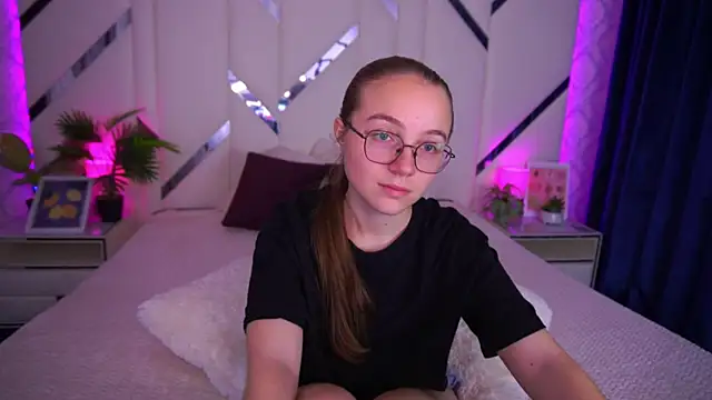 ArrinaWairr online show from 10-16-25, 07:27