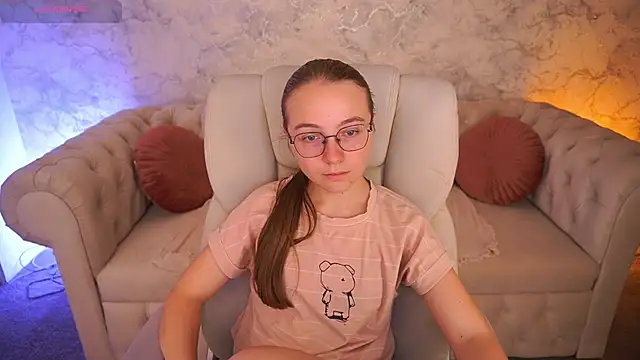 ArrinaWairr online show from 09-19-25, 07:23