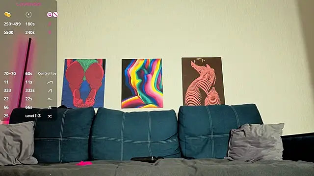 TrixiBell online show from 11-25-25, 04:57