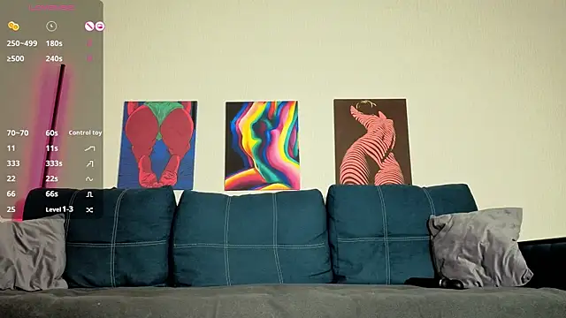 TrixiBell online show from 11-26-25, 04:45