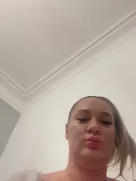 NellyExtraa online show from 05-08-26, 06:45