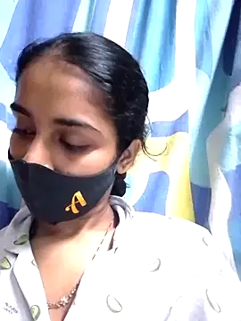 Snapshot of Zoya_G chatting on 10-20-25, 11:33 Zoya G online show from 10-20-25, 11:33