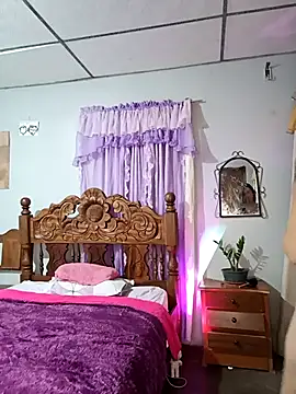 Snapshot of Rebecadiaz13 chatting on 02-11-26, 11:10 Rebecadiaz13 online show from 02-11-26, 11:10