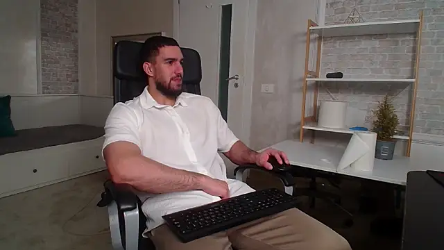 IvanHydee online show from 11-27-25, 05:41