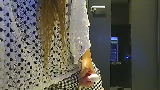 Snapshot of SAKI_saki_01 chatting on 10-09-25, 01:06 SAKI saki 01 online show from 10-09-25, 01:06