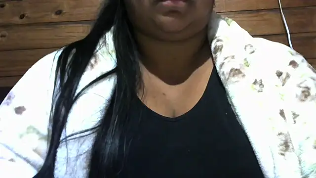 Snapshot of MARRENTINHA34 chatting on 05-15-26, 03:32 MARRENTINHA34 online show from 05-15-26, 03:32