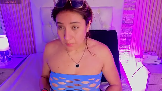 Snapshot of Bonnali_lune chatting on 05-20-26, 04:42 Bonnali lune online show from 05-20-26, 04:42