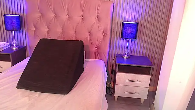 Snapshot of Bonnali_lune chatting on 02-18-26, 10:17 Bonnali lune online show from 02-18-26, 10:17