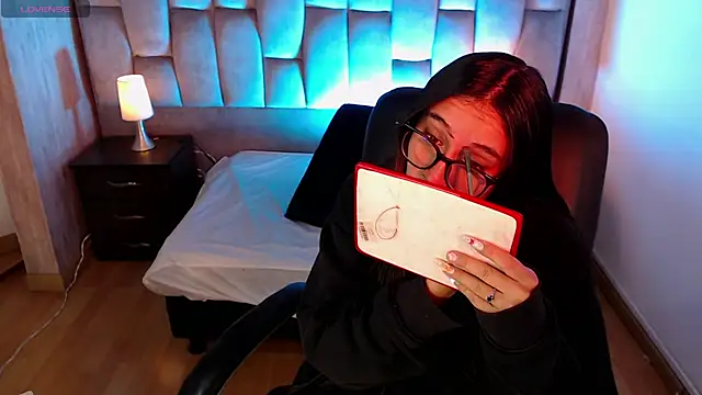 Snapshot of Bonnali_lune chatting on 02-15-26, 12:59 Bonnali lune online show from 02-15-26, 12:59