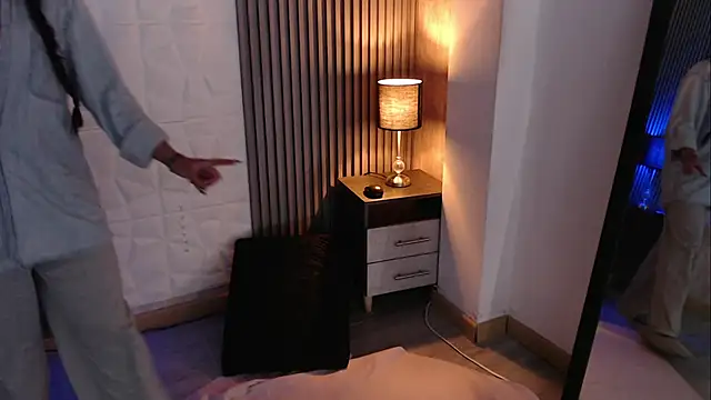 Bonnali lune online show from 10-29-25, 10:20