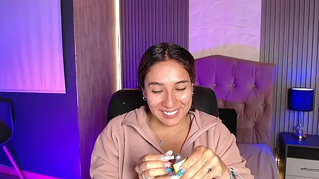 Snapshot of Bonnali_lune chatting on 06-27-26, 04:40 Bonnali lune online show from 06-27-26, 04:40