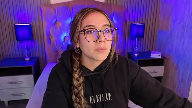 Snapshot of Bonnali_lune chatting on 02-19-26, 07:33 Bonnali lune online show from 02-19-26, 07:33