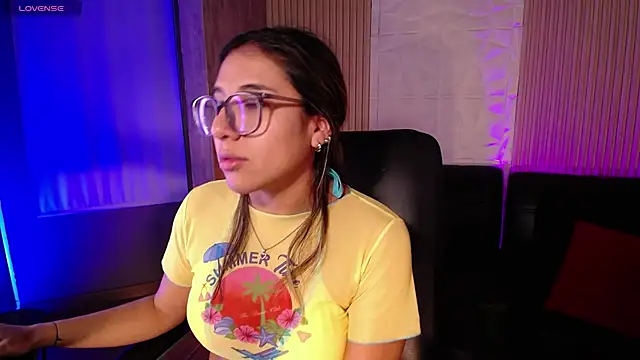 Snapshot of Bonnali_lune chatting on 07-23-26, 04:32 Bonnali lune online show from 07-23-26, 04:32