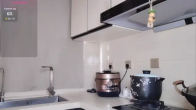 Coco--01 online show from 10-28-25, 12:44