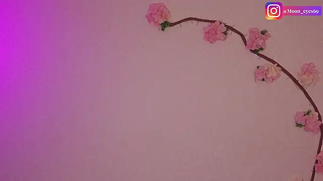 Snapshot of Tamyeliot chatting on 06-30-26, 12:43 Tamyeliot online show from 06-30-26, 12:43