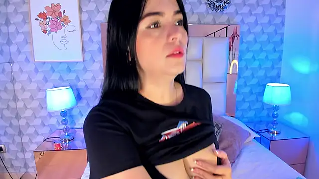 Snapshot of Sasha__sims__ chatting on 10-19-25, 11:46 Sasha sims online show from 10-19-25, 11:46