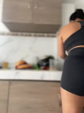 JuanitaMore01 online show from 10-04-25, 08:21