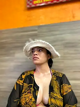 JuanitaMore01 online show from 11-22-25, 10:19