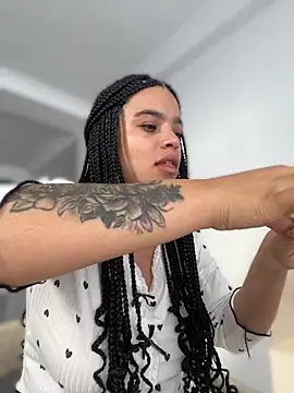 JuanitaMore01 online show from 11-26-25, 07:36