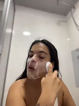 JuanitaMore01 online show from 04-15-26, 05:28