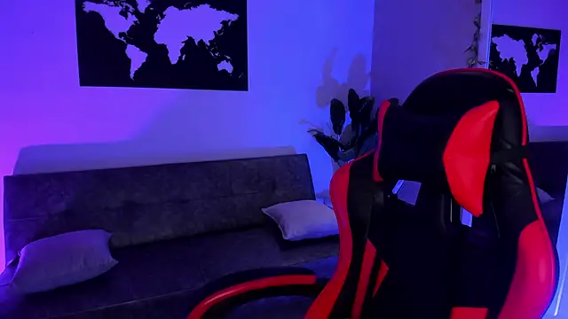 Snapshot of ZoeValencia1 chatting on 10-15-25, 12:13 ZoeValencia1 online show from 10-15-25, 12:13