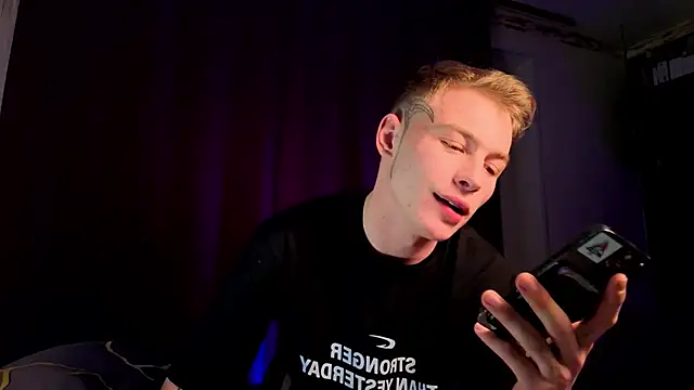 Snapshot of callmealexthx chatting on 01-05-26, 09:18 callmealexthx online show from 01-05-26, 09:18