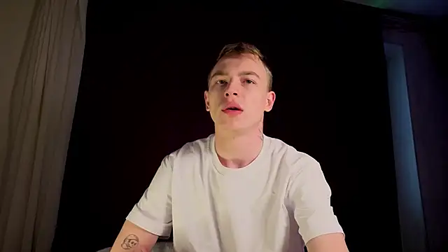 Snapshot of callmealexthx chatting on 01-19-26, 07:56 callmealexthx online show from 01-19-26, 07:56