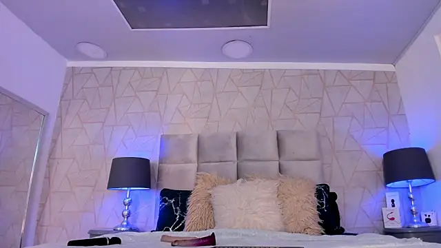 Emely florence  online show from 11-30-25, 02:34