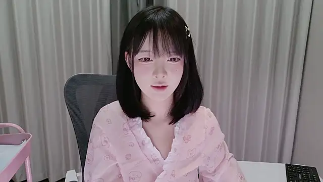 Snapshot of EnEn_xiaobao chatting on 09-12-25, 02:06 EnEn xiaobao online show from 09-12-25, 02:06