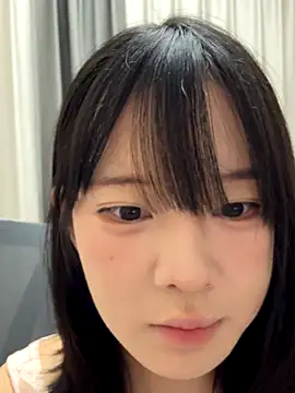 Snapshot of EnEn_xiaobao chatting on 10-18-25, 12:40 EnEn xiaobao online show from 10-18-25, 12:40