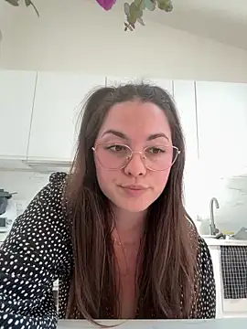 Snapshot of liloush__ chatting on 04-20-26, 01:45 liloush online show from 04-20-26, 01:45