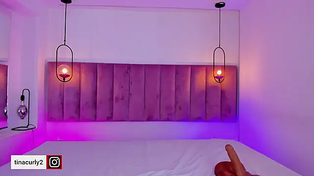 Snapshot of Tina_curly chatting on 09-30-25, 03:34 Tina curly online show from 09-30-25, 03:34