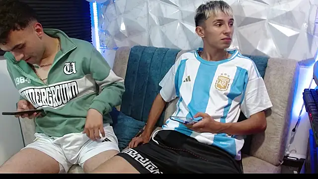 Snapshot of Isaac_tan chatting on 09-19-25, 02:15 Isaac tan online show from 09-19-25, 02:15