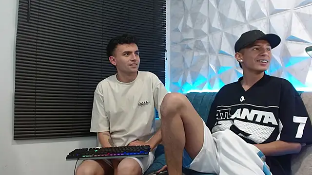 Snapshot of Isaac_tan chatting on 10-11-25, 04:13 Isaac tan online show from 10-11-25, 04:13