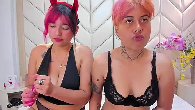 AnnieAndReach online show from 12-19-25, 12:25