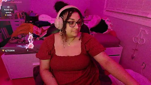 Snapshot of chericheesecake chatting on 09-28-25, 03:57 chericheesecake online show from 09-28-25, 03:57