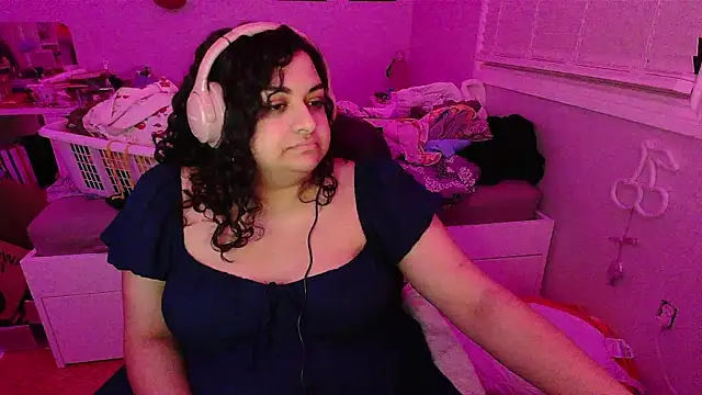 Snapshot of chericheesecake chatting on 09-21-25, 04:50 chericheesecake online show from 09-21-25, 04:50