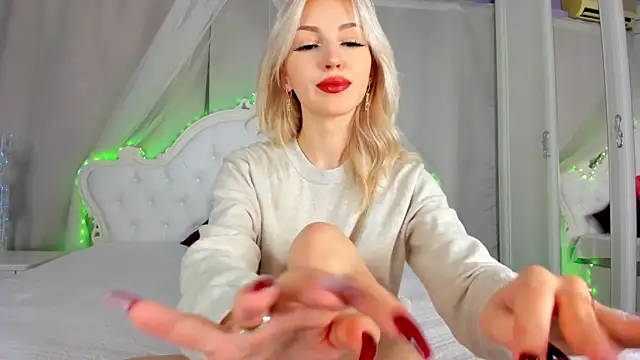 Snapshot of LisaFoxyMe chatting on 02-11-26, 01:38 LisaFoxyMe online show from 02-11-26, 01:38