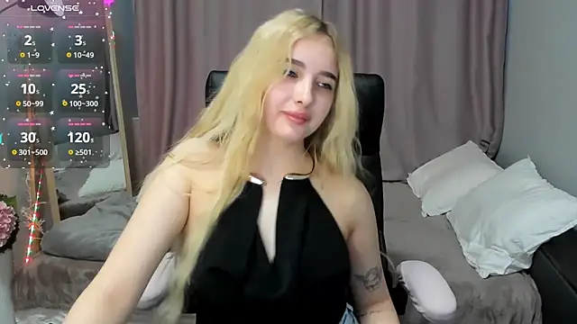 Snapshot of TaisiaHot chatting on 05-15-26, 08:12 TaisiaHot online show from 05-15-26, 08:12