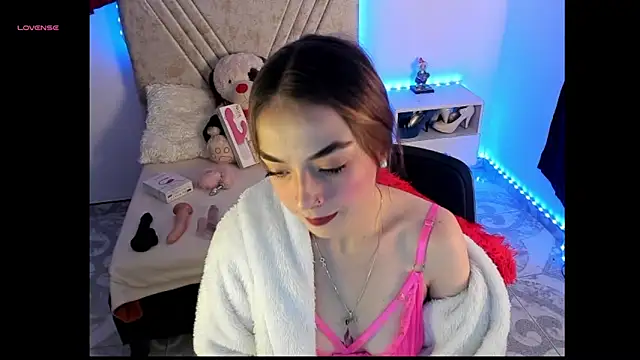 Snapshot of Mia_Victoria22 chatting on 05-09-26, 05:49 Mia Victoria22 online show from 05-09-26, 05:49