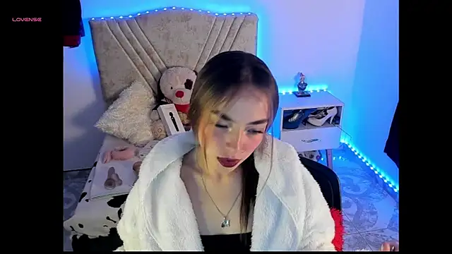 Mia Victoria22 online show from 04-15-26, 02:06