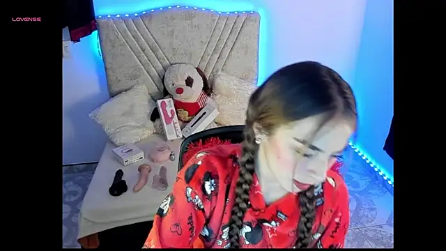 Snapshot of Mia_Victoria22 chatting on 05-15-26, 02:42 Mia Victoria22 online show from 05-15-26, 02:42