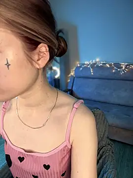 Snapshot of Marryme- chatting on 02-18-26, 01:29 Marryme- online show from 02-18-26, 01:29